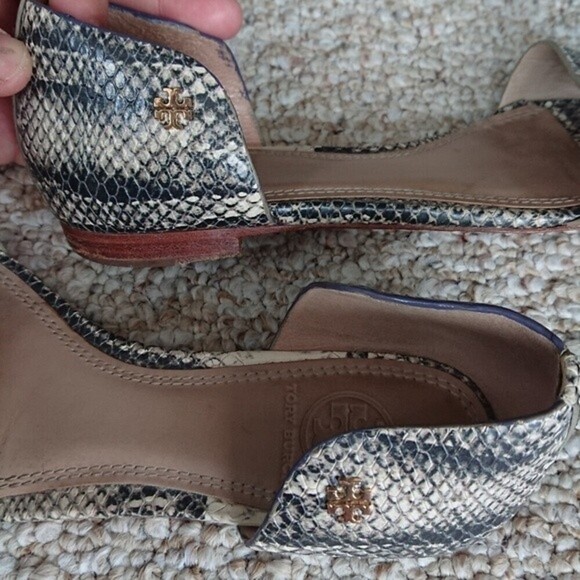 Tory Burch Savannah Snakeskin Print Flat Sandals size 7M - Picture 5 of 10